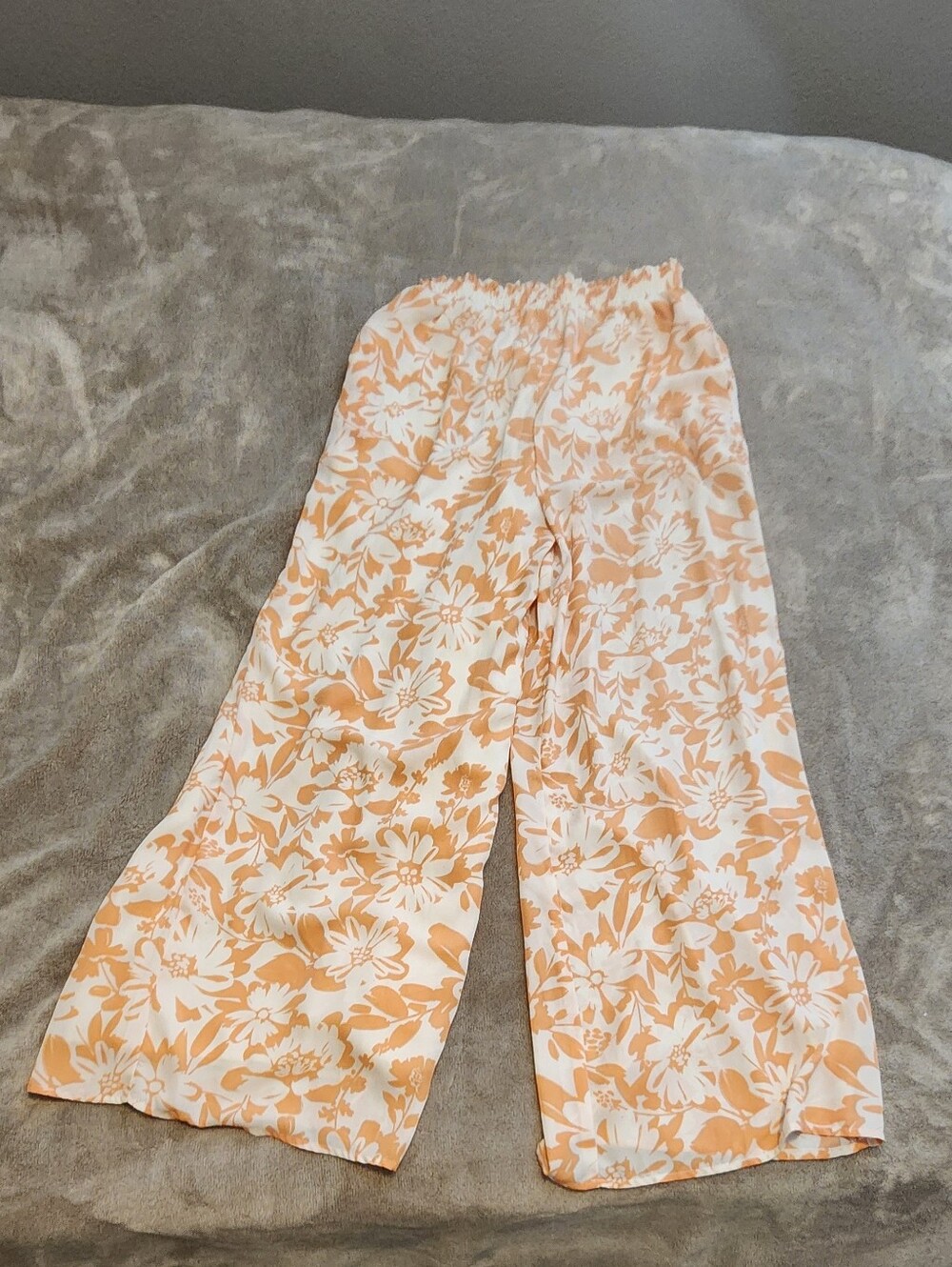 Pink Lily Floral Wide‑Leg Pants | Medium | Smocked Waist And Pockets